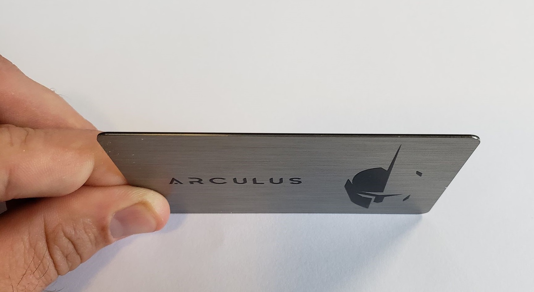 Side view of the arculus wallet